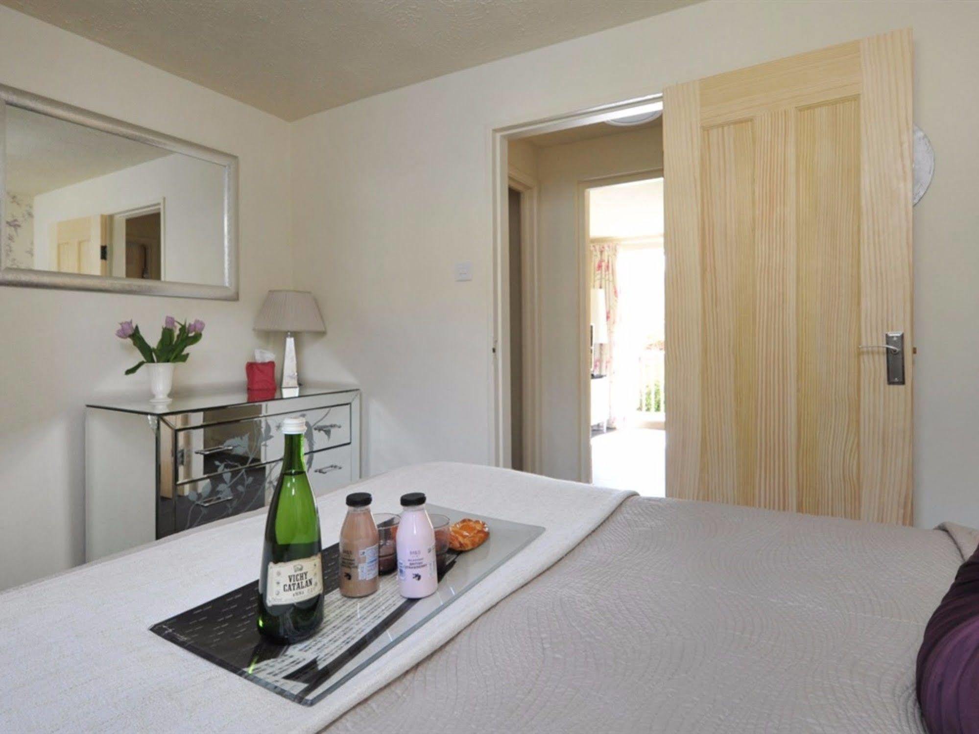 Kensington Court Apartment Bath Ngoại thất bức ảnh